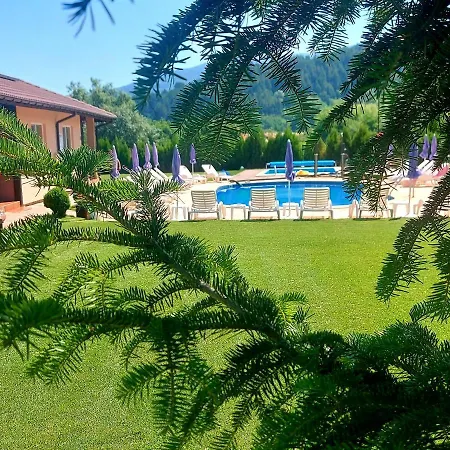 ホリデーパーク вилен комплекс дарибел